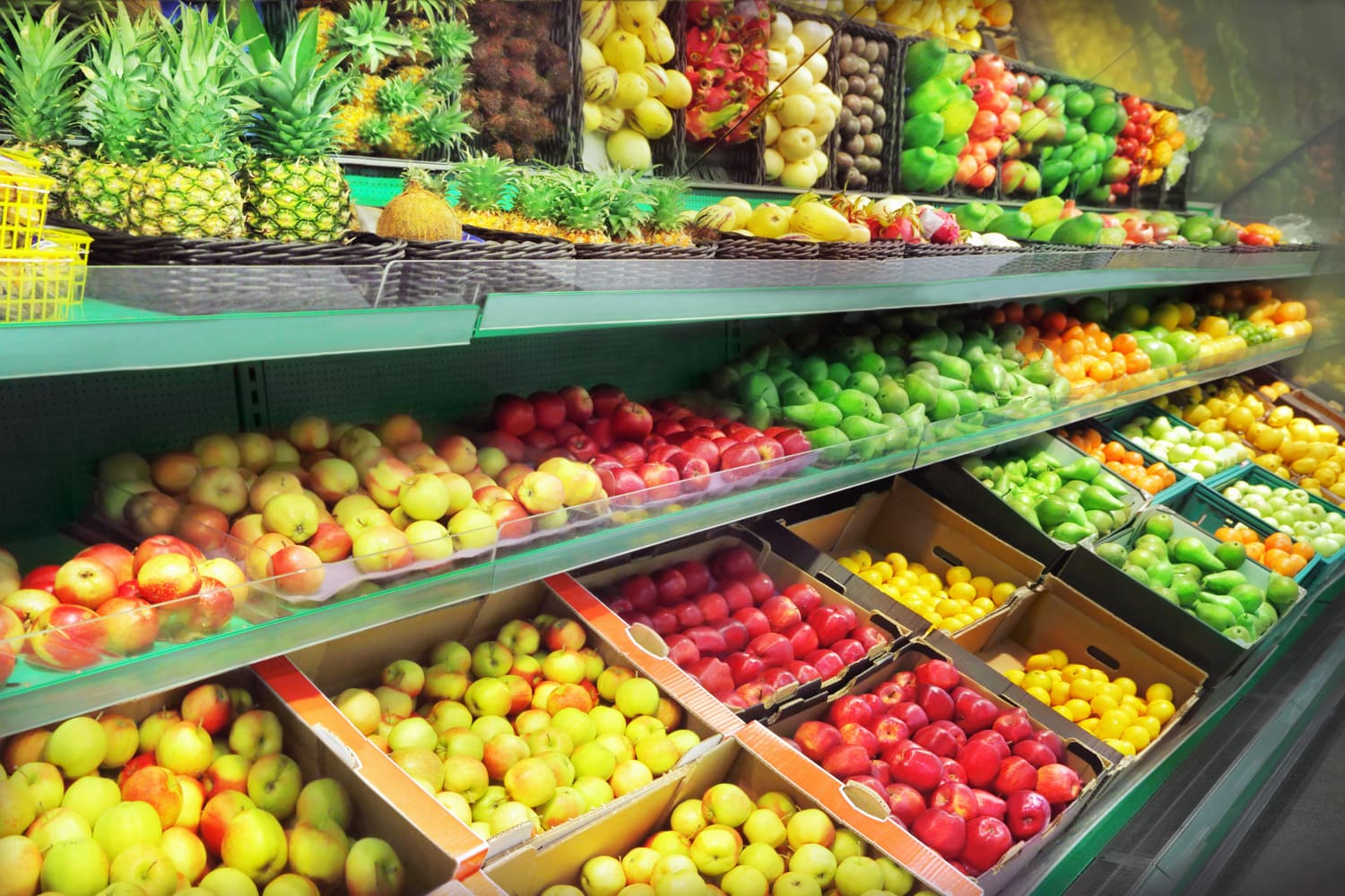 Frutas en estantes